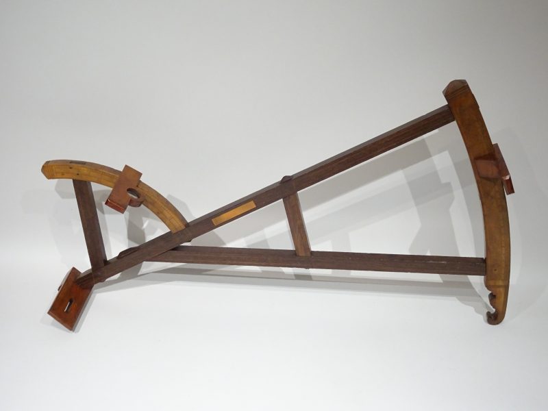 A wooden backstaff (or Davis quarter) unsigned made in England circa 1750. Quartier-davis-dta-01 A wooden backstaff (or Davis quarter) unsigned made in England circa 1750.