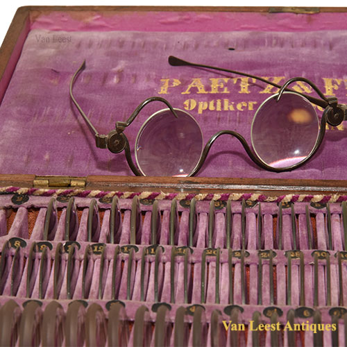 Early trial lens set by Paetz & Flohr, Berlin Paetz Flohr set van Leest Antiques (4) Early trial lens set by Paetz & Flohr, Berlin