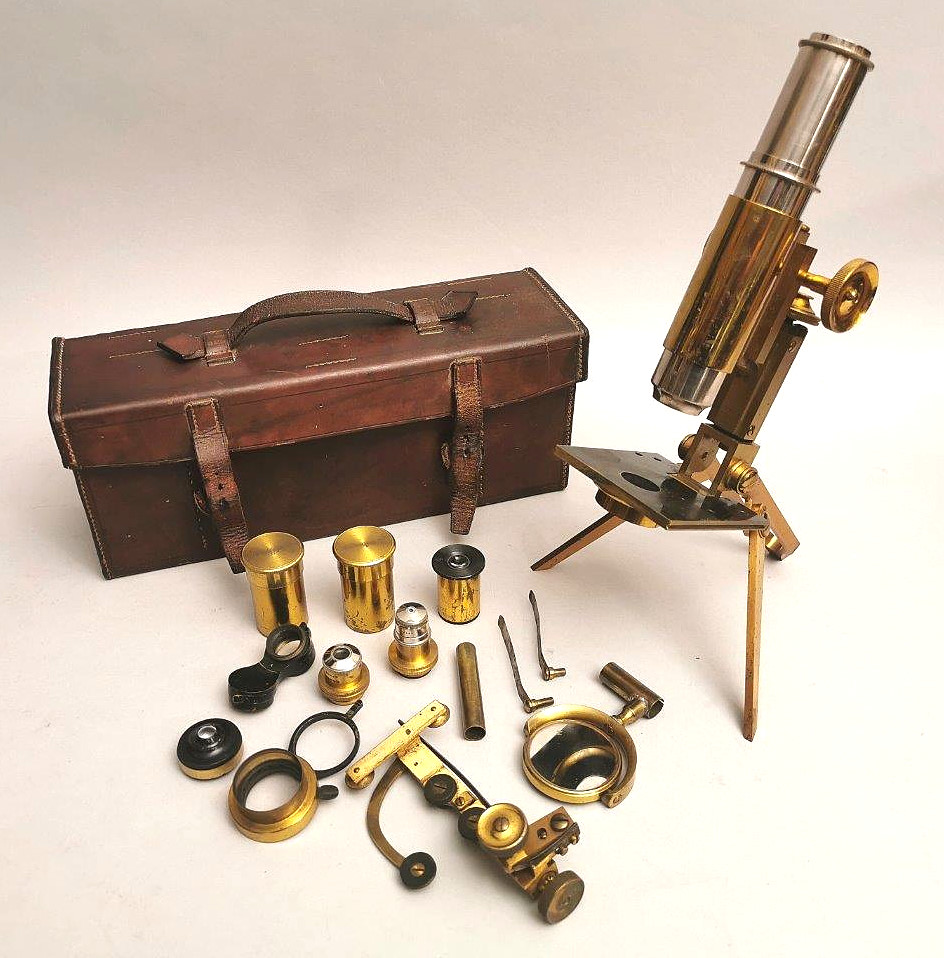RARE FOLDING PORTABLE CLINICAL AND FIELD MICROSCOPE C.1900 Signed: “J.SWIFT & SON LONDON” N°495 sw012 RARE FOLDING PORTABLE CLINICAL AND FIELD MICROSCOPE C.1900 Signed: “J.SWIFT & SON LONDON” N°495
