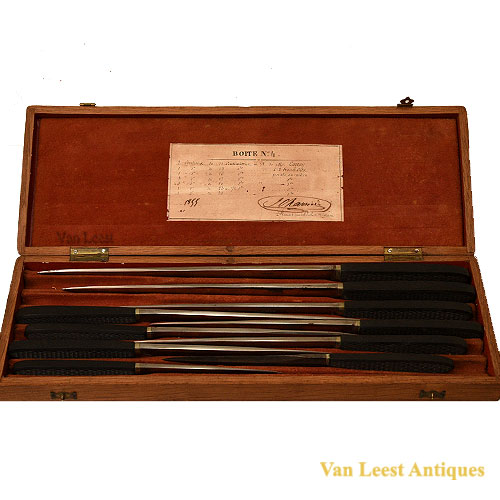 Set amputation knives by Charriere, 1855 Charriere amputation knives – van Leest Antiques (3) Set amputation knives by Charriere, 1855