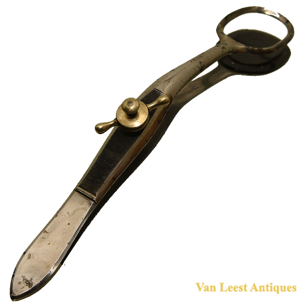 Tongue Seizing forceps, Collin & co Collin tongue Seizing Forceps – van Leest Antiques (1) Tongue Seizing forceps, Collin & co