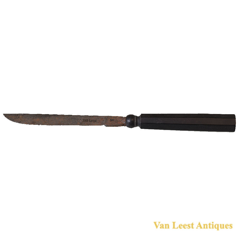 18th century Liston knive marked with a crown 440229-93 Liston knive marked with a crown – Van Leest Antiques (1) 18th century Liston knive marked with a crown