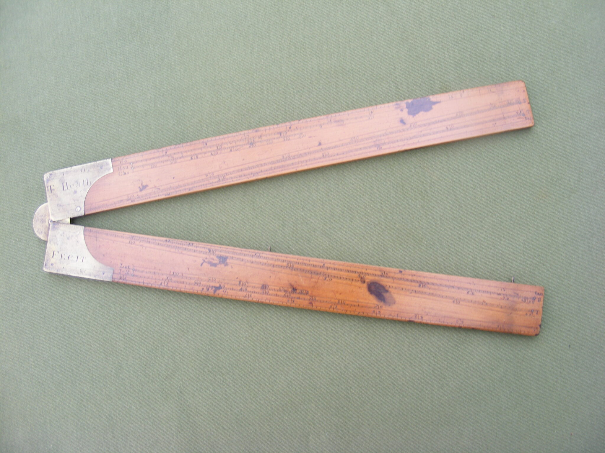 18TH CENTURY THOMAS HEATH SECTOR 12 INCHES CLOSED