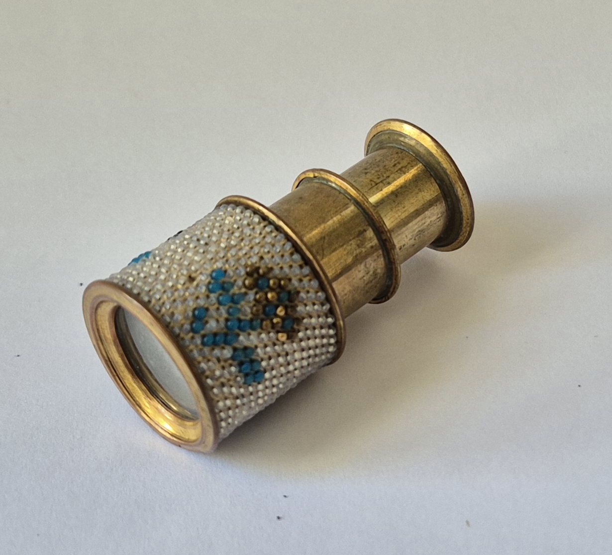 A Miniature pearl spyglass forming pendant, 19th 44462 A Miniature pearl spyglass forming pendant, 19th
