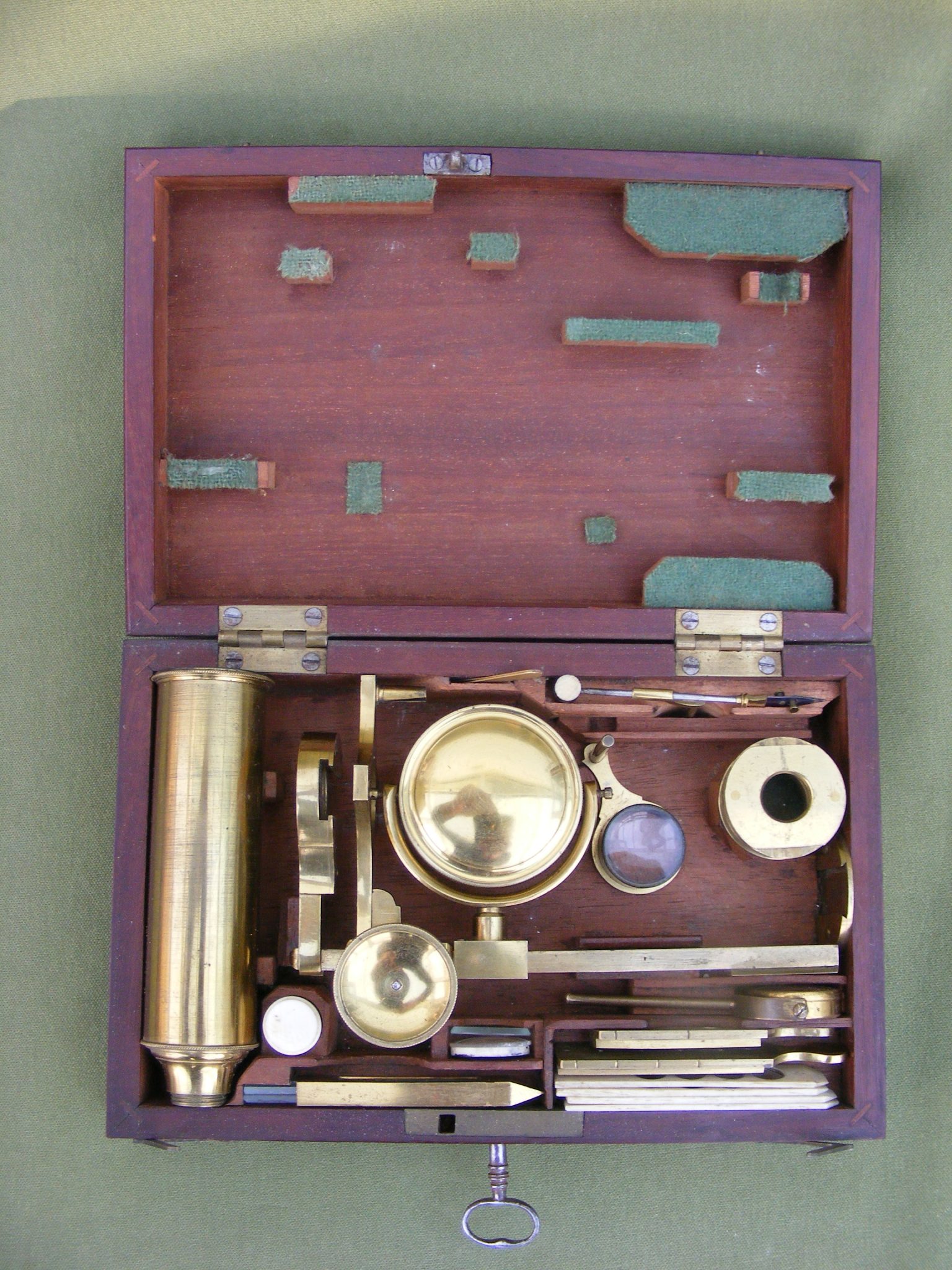 COMPOUND MICROSCOPE OF CHEST FORM.
