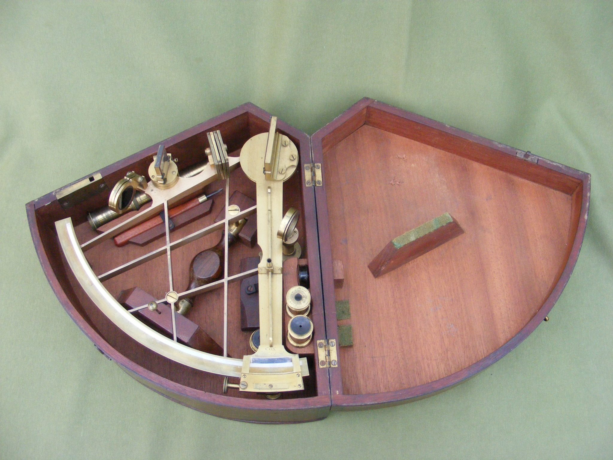 FINE SEXTANT BY COX OF PLYMOUTH DOCK