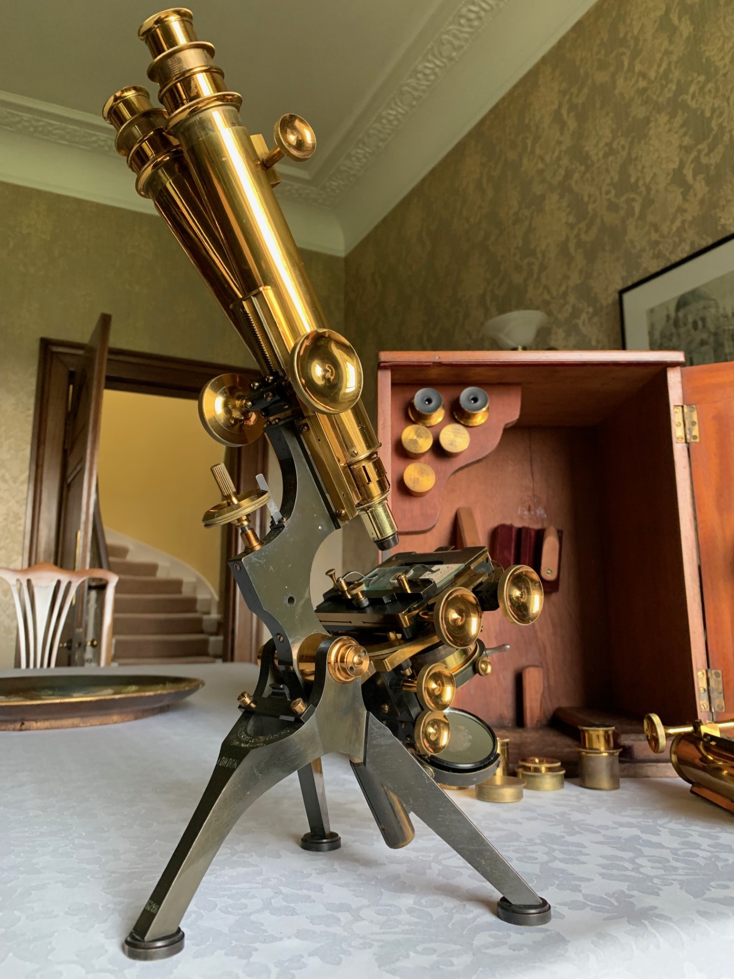 Antique W. Watson & Sons “Royal” Mono/Binocular Brass Microscope – c1901, Cased 2a Antique W. Watson & Sons “Royal” Mono/Binocular Brass Microscope – c1901, Cased