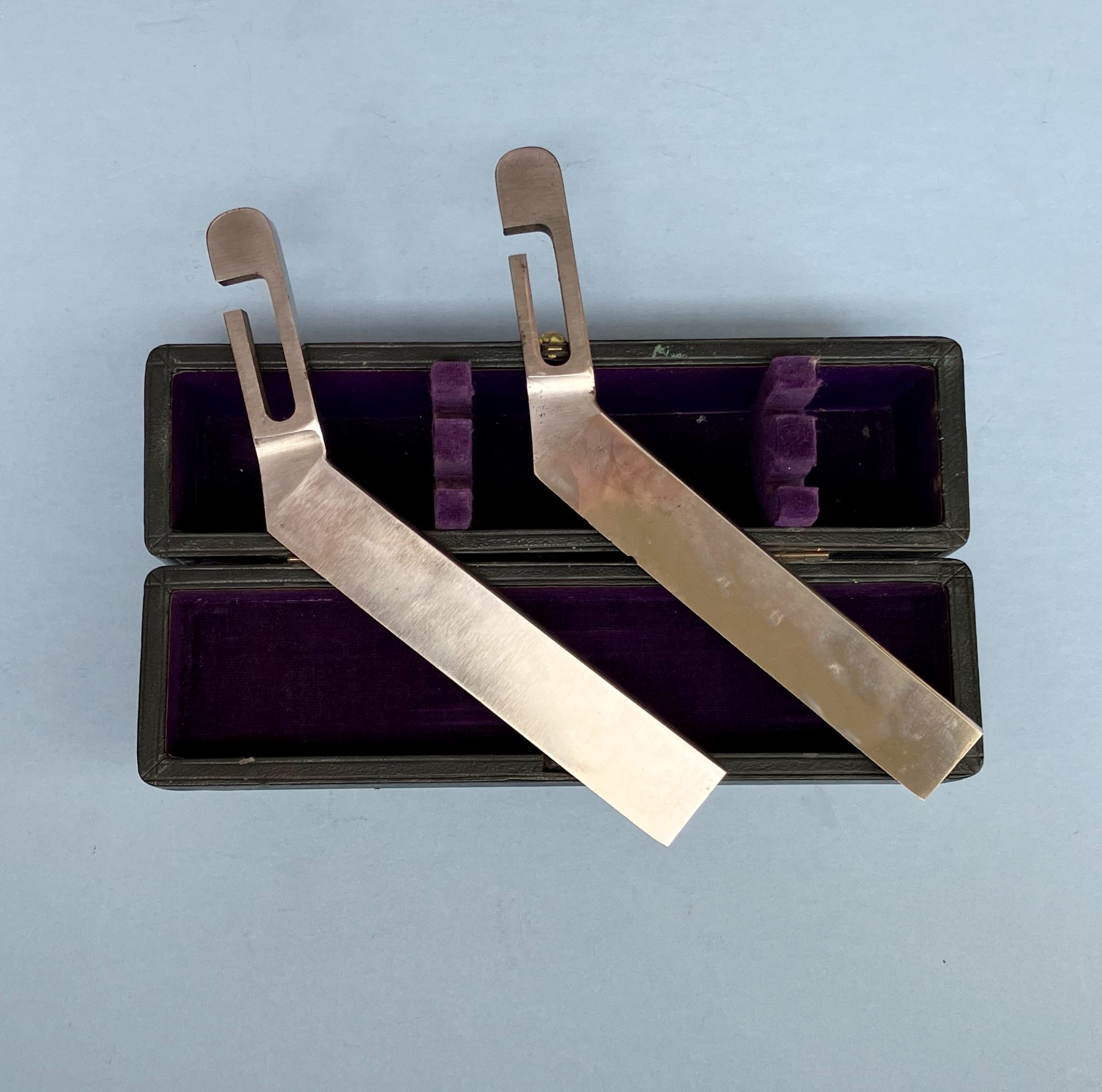 Cased pair of small microtomes by C. Franck, Glasgow Microtome2f Cased pair of small microtomes by C. Franck, Glasgow
