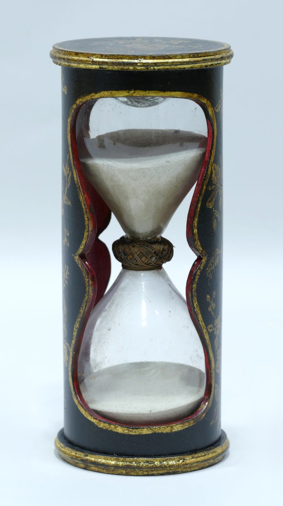 Lovely hourglass with black, red and gold decoration known as Abbé Nollet made circa 1720/1730